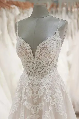A Line Spaghetti Straps Tulle Wedding Dresses Appliqued Bridal Dresses TN189