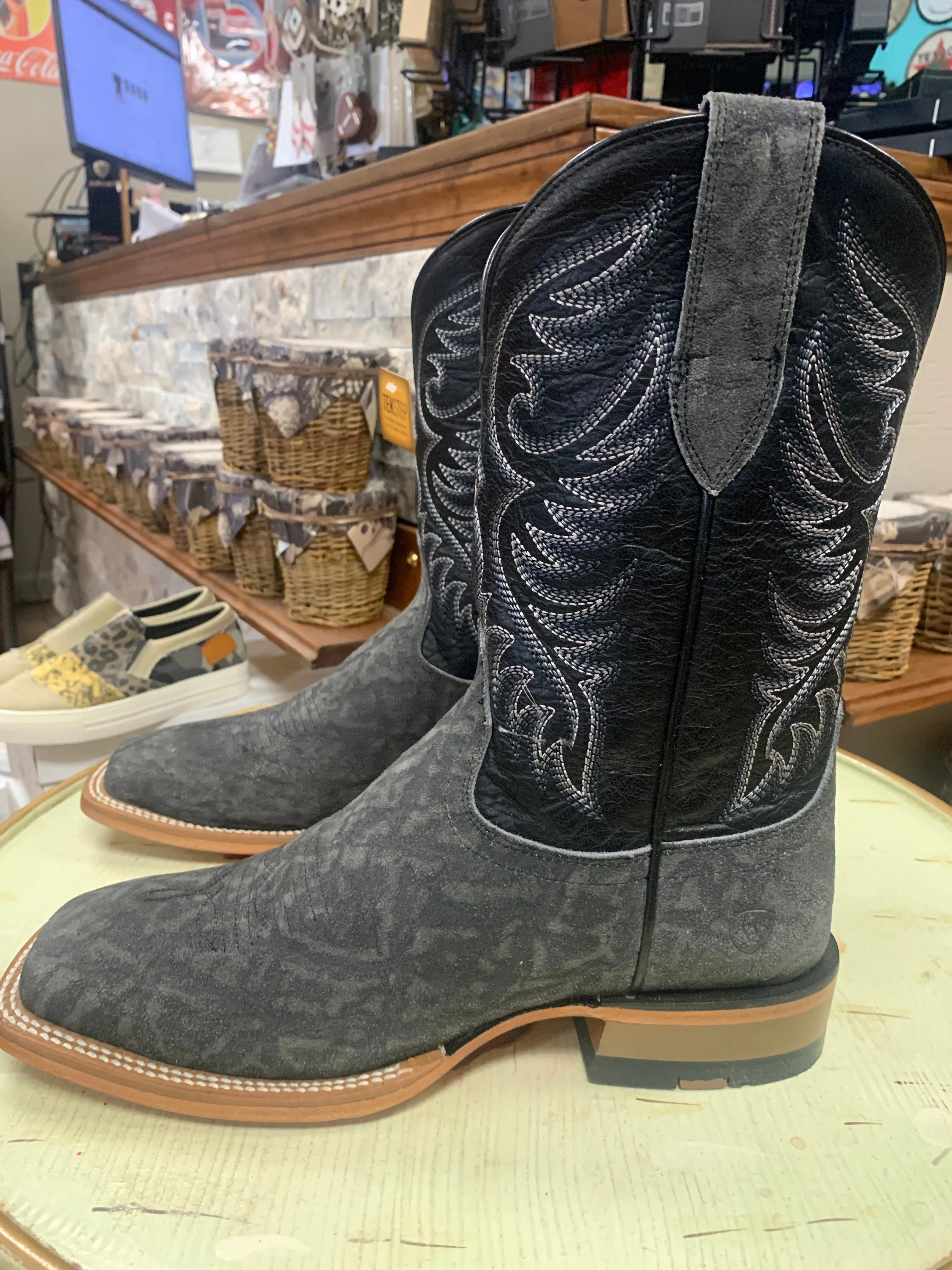 ARIAT BLACK ELEPHANT ROUGHOUT MEN'S SQUARE