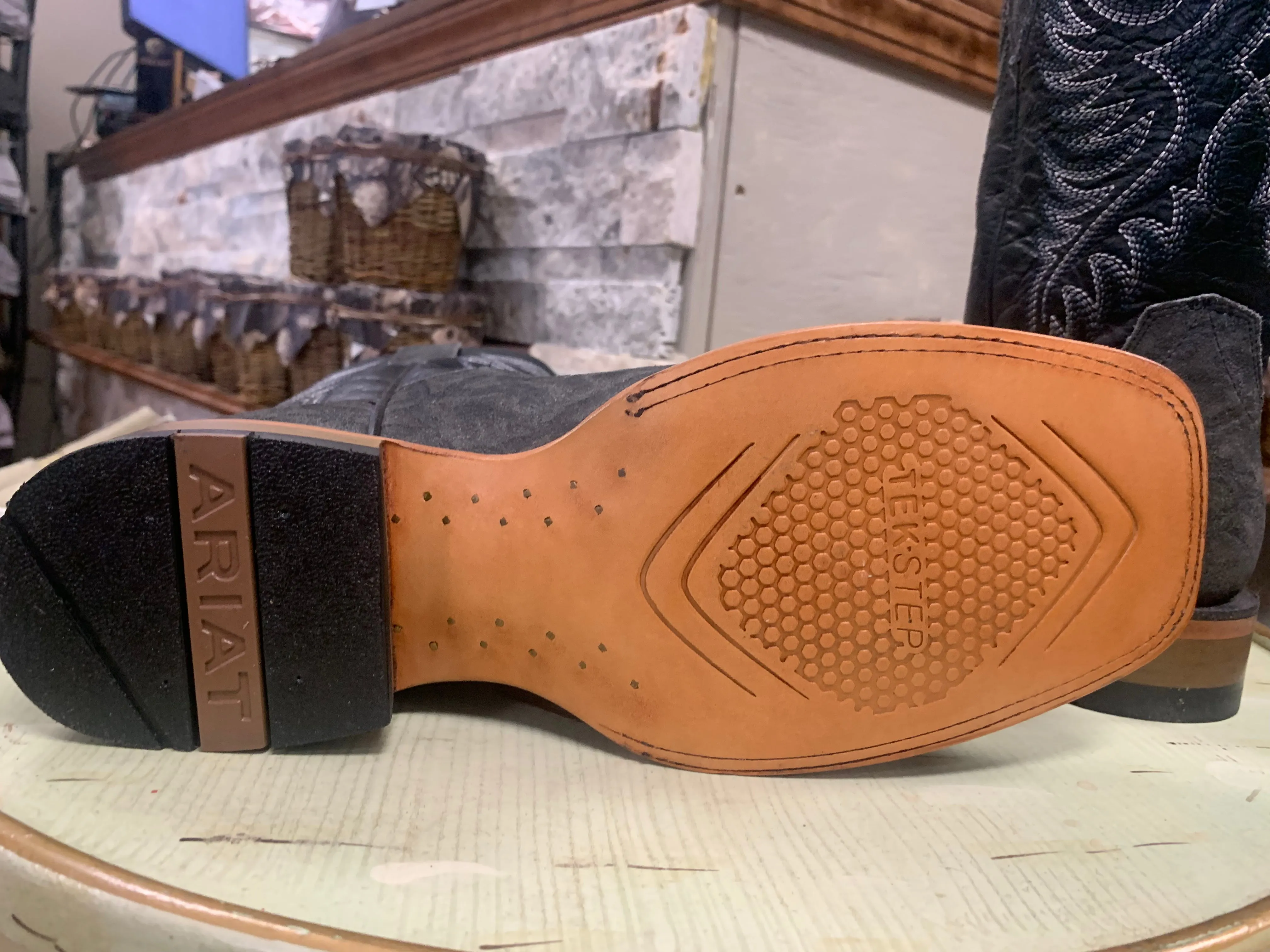 ARIAT BLACK ELEPHANT ROUGHOUT MEN'S SQUARE