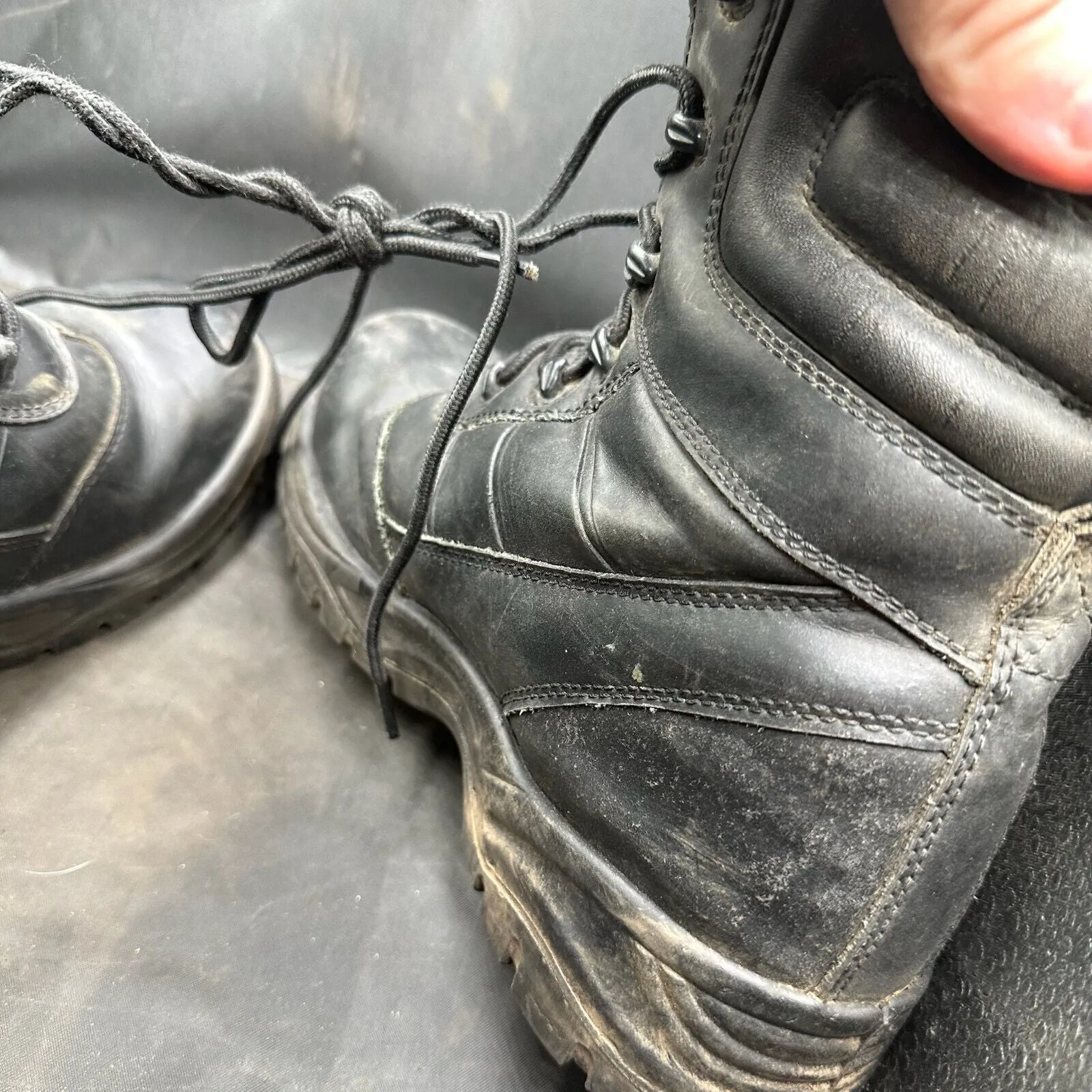British Army Black Leather Army High Leg Combat Boots - Size UK 7M