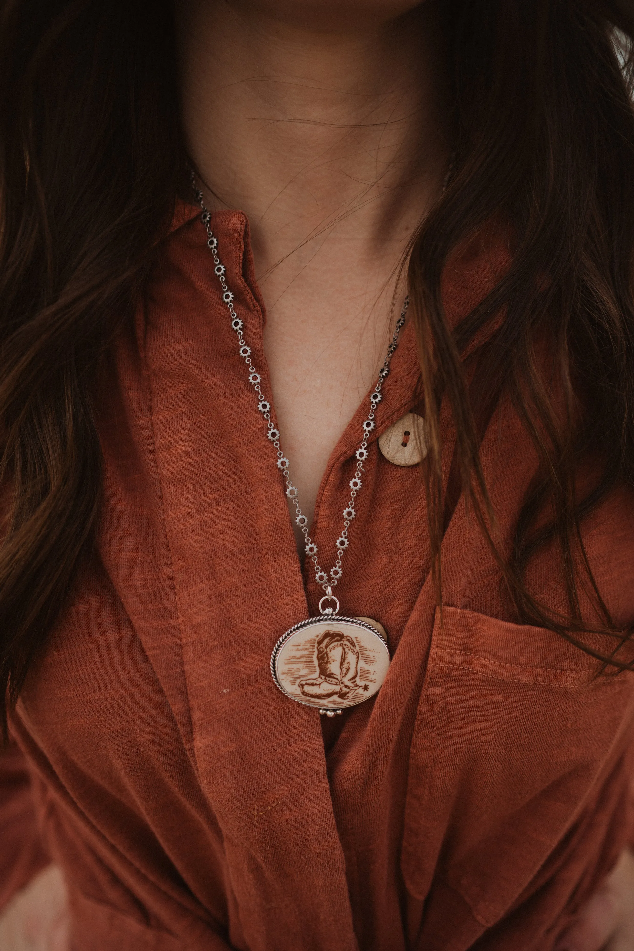 Maroon Cowboy Boots Necklace | El Camino Chain