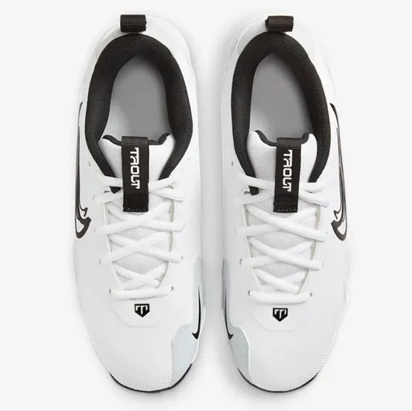 Nike Black and White Athletic Cleats with Synthetic Upper and Low-Cut Design