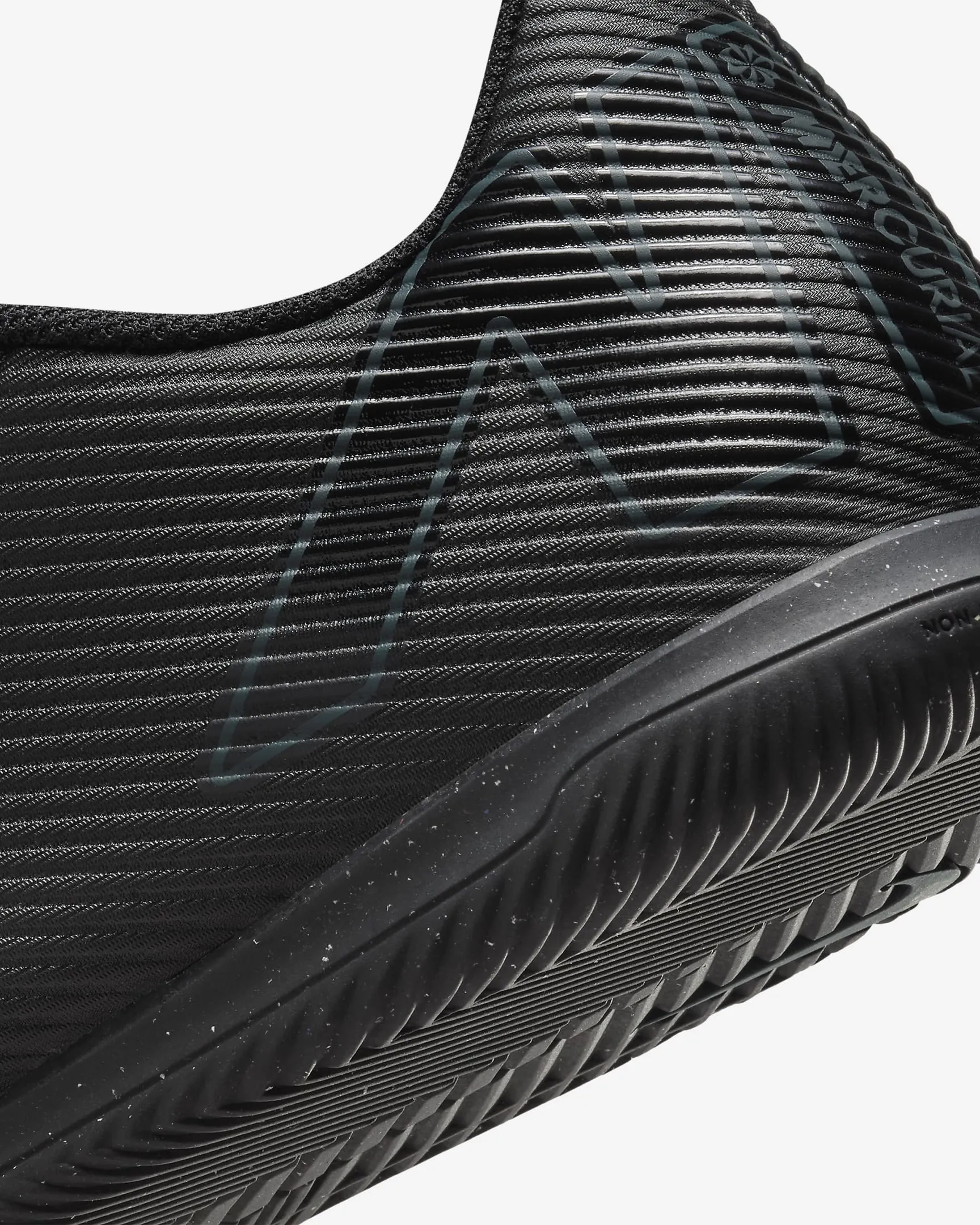 Nike Mercurial Vapor 16 Club IC Low-Top Football Shoes