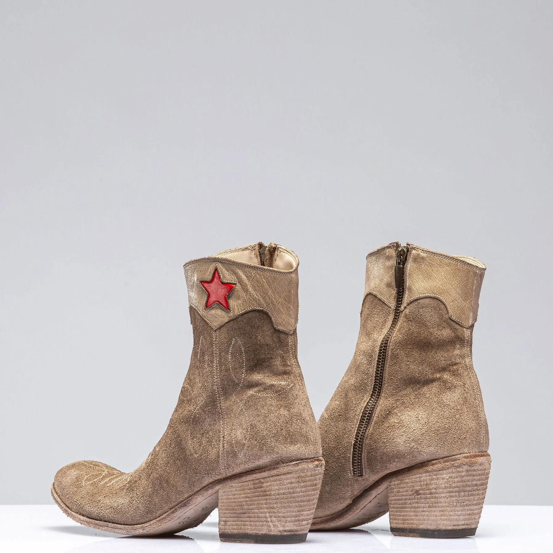 Stella Boot In Stone W/ Red Star