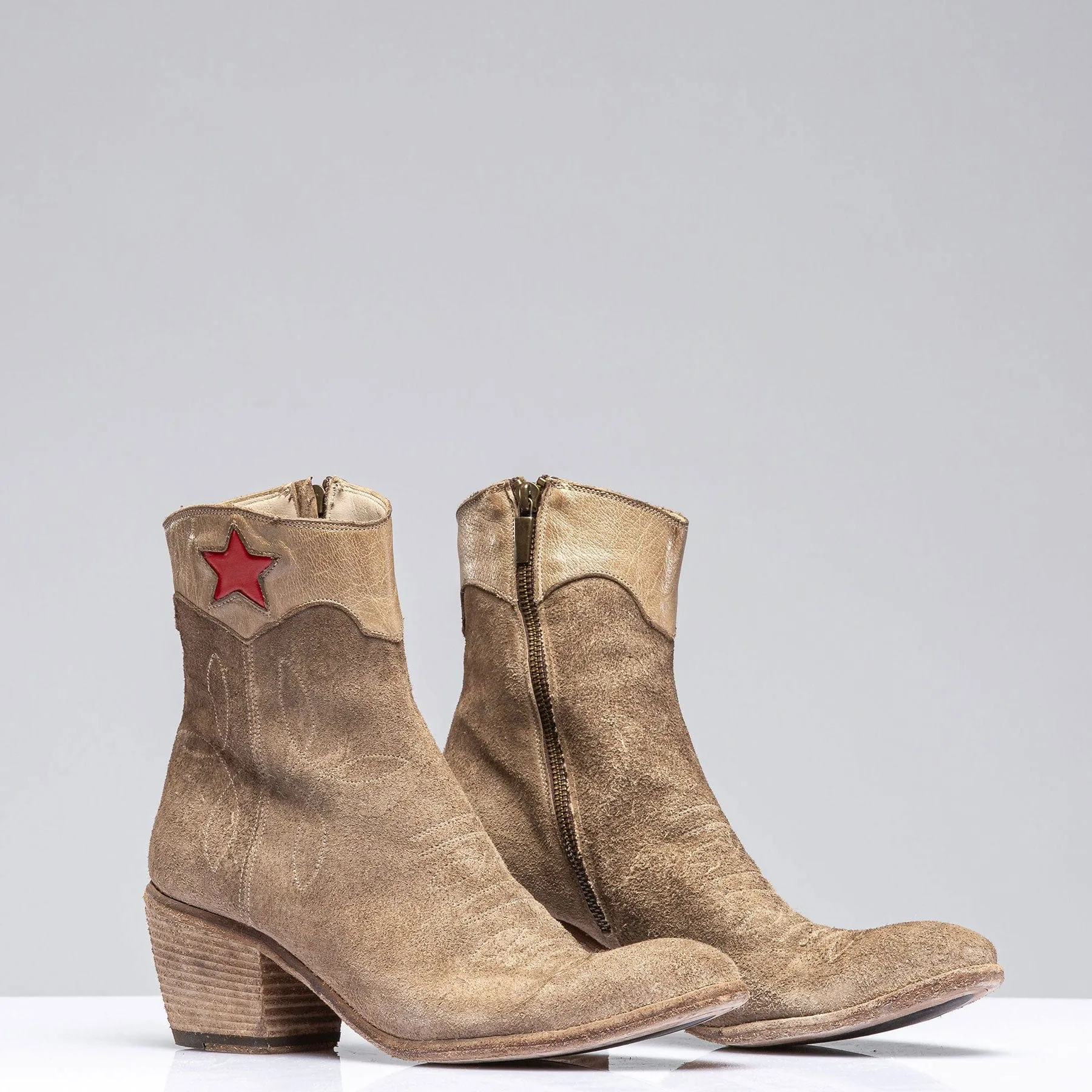 Stella Boot In Stone W/ Red Star